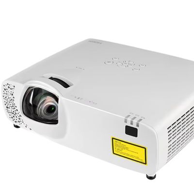 फ्लाईन 5500 एएनएसआई लुमेन 3एलसीडी लेजर प्रोजेक्टर नेटिव 4K 3840x2160 शॉर्ट थ्रो एचडीबीएसईटी 3 डी मैपिंग शिक्षा