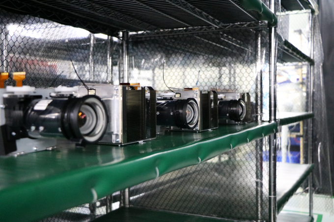 फ्लाईन 2025 प्रोफेशनल 3एलसीडी 4K लेजर प्रोजेक्टर 7200 अंसी ल्यूमन्स अल्ट्रा एचडी 3840x2160 उच्च चमक व्यापार शिक्षा के लिए बड़े स्थान बैंकेट हॉल स्टेज 13