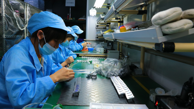 फ्लाईन 2025 प्रोफेशनल 3एलसीडी 4K लेजर प्रोजेक्टर 7200 अंसी ल्यूमन्स अल्ट्रा एचडी 3840x2160 उच्च चमक व्यापार शिक्षा के लिए बड़े स्थान बैंकेट हॉल स्टेज 15